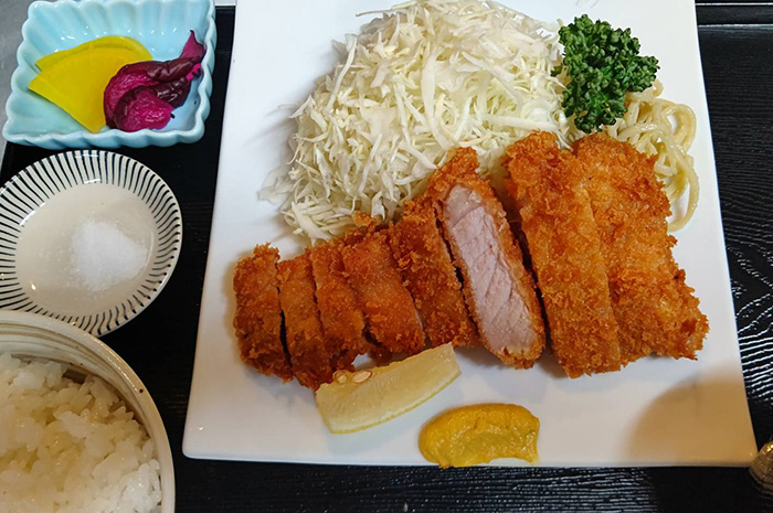 とんかつ　あらや
